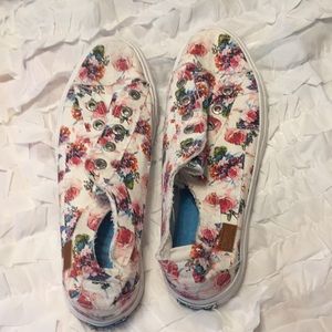 Size 11 Blowfish sneaker, floral, non-lace style.